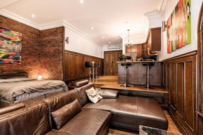 Beautiful Downtown Studio Apartment - A